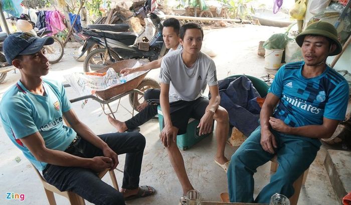  Các anh Đồng, Công, Hoàng và Thành (trái qua phải). Ảnh: Nguyễn Dương. 