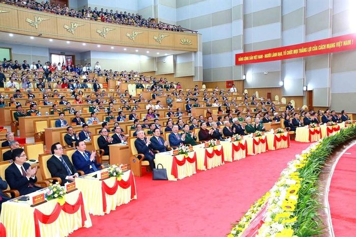 Các lãnh đạo Đảng, Nhà nước, Quốc hội dự Đại hội Đảng bộ tỉnh Hưng Yên. (Ảnh: Phương Hoa/TTXVN)