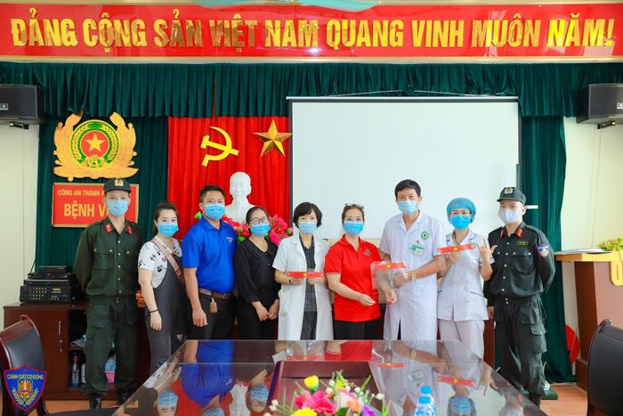 Từ thiện dường như là niềm vui, thói quen không thể bỏ của chị Huyền.