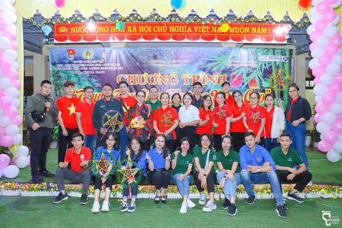 Nhóm từ thiện của chị Huyền thường xuyên kết hợp với những nhóm khác cùng nhau thiện nguyện khắp các tỉnh thành trên cả nước.