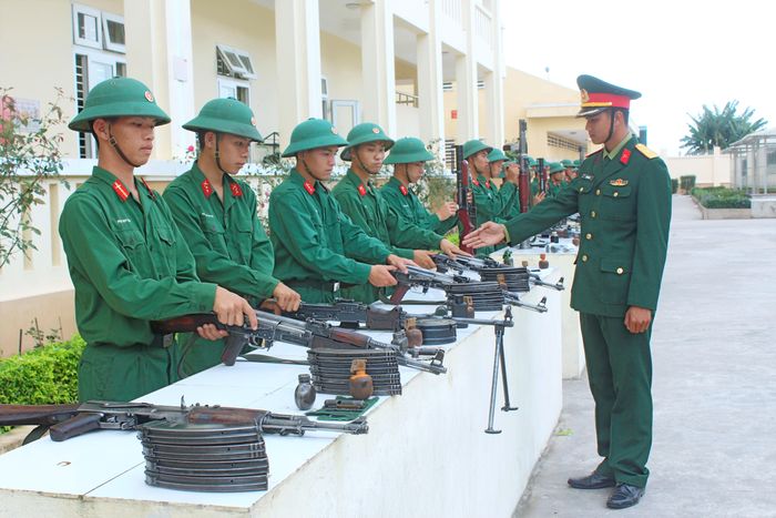 Duy trì nghiêm chế độ bảo quản vũ khí, khí tài, trang bị tại Trung đoàn 8, Sư đoàn 395.