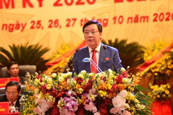  Đồng chí Phạm Xuân Thăng, Phó Bí thư Thường trực Tỉnh ủy trình bày Báo cáo Kiểm điểm sự lãnh đạo của Ban Chấp hành Đảng bộ tỉnh khóa XVI trước Đại hội.