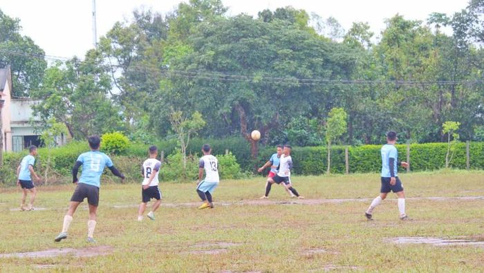 Một trận bóng đá của thanh niên xã Glar. Ảnh: Hoành Sơn