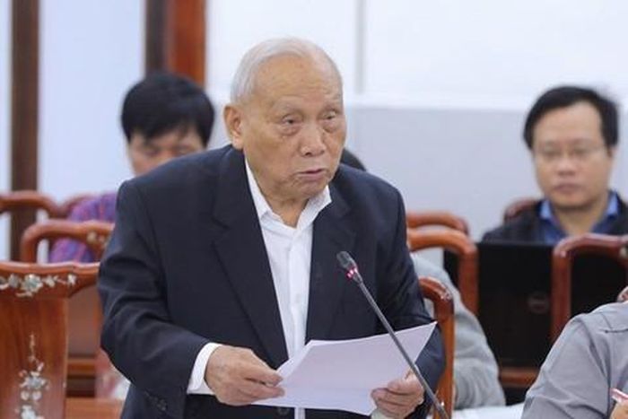 Thiếu tướng Võ Sở nêu ý kiến tại buổi góp ý