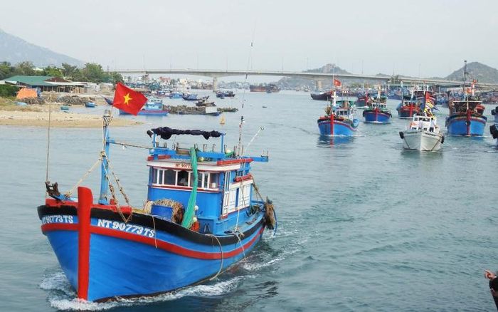 Tất cả tàu thuyền trên địa bàn tỉnh được thông báo và hướng dẫn di chuyển đến nơi tránh trú an toàn, ứng phó với cơn bão số 9 (Ảnh: Nguyễn Trung). 