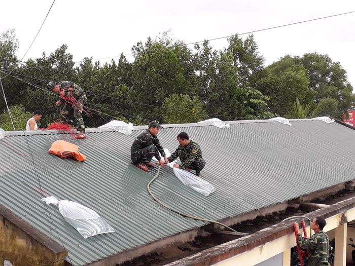 Bộ đội Quảng Ngãi giúp dân