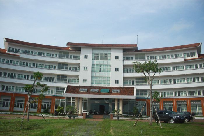 Nơi trú bão số 9 dành cho người dân xã Bình Hải là tại Nhà nghỉ dưỡng Vạn Tường. Ảnh: NGUYỄN TRANG