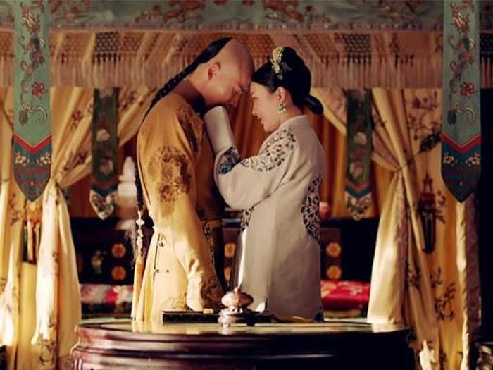 Từ đây, không ít người tò mò các phi tần sử dụng bổng lộc vua ban cho như thế nào. Nhiều mỹ nhân trong hậu cung sử dụng số bổng lộc được ban để mua vải vóc đẹp may quần áo hay phấn son, đồ trang sức.