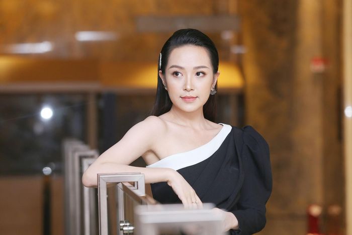 Việc được nói giọng Quảng Trị lúc đóng phim giúp Kim Oanh cảm thấy nhập vai tốt hơn.