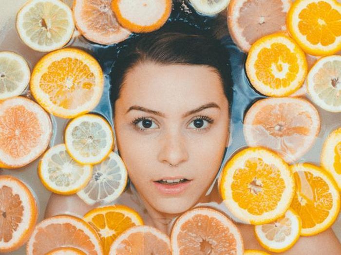 Tăng nồng độ axit: Trong cà phê có một lượng axit nhất định nếu uống nhiều sẽ gây khó chịu về tiêu hóa, khó tiêu và nguy cơ phát triển bệnh tim mạch. Tình trạng này còn nghiêm trọng hơn đối với những người bị tiểu đường. Do vậy, bạn chỉ nên sử dụng cà phê ở lượng vừa phải để tránh nguy hại tới sức khỏe.