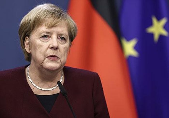 Nhưng với bà Angela Merkel, đã đến lúc cả hai phía phải nhượng bộ. 