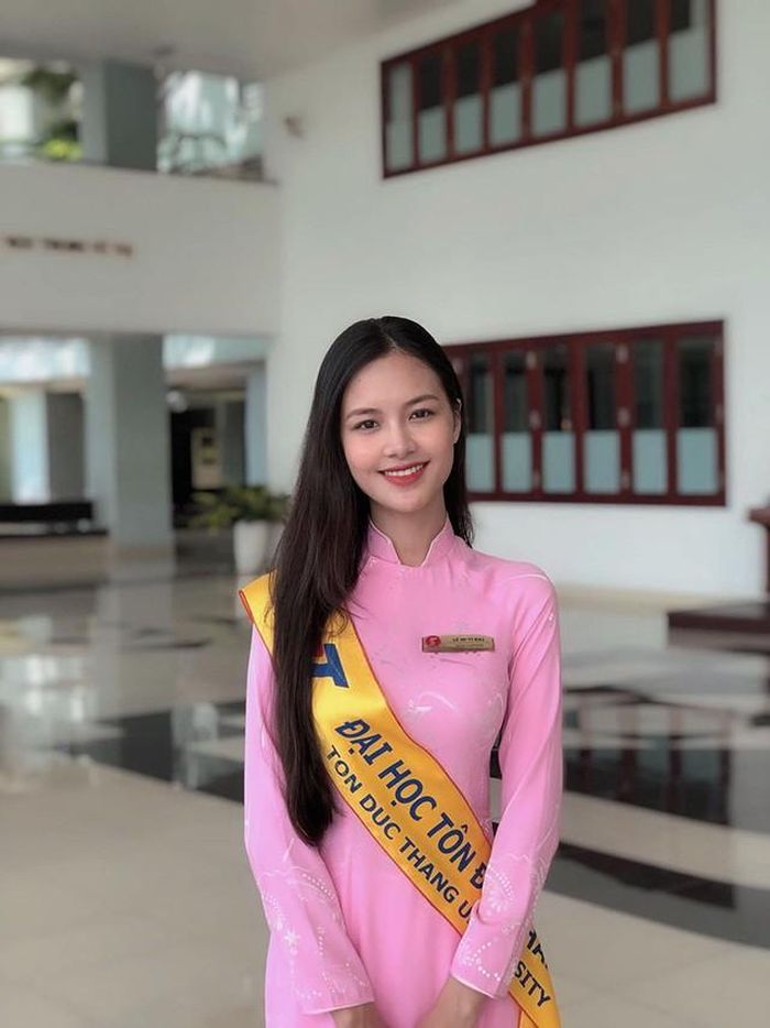 Lê Thảo Tú Trinh được dân mạng nhận xét có nhiều nét giống diễn viên Baifern Pimchanok.