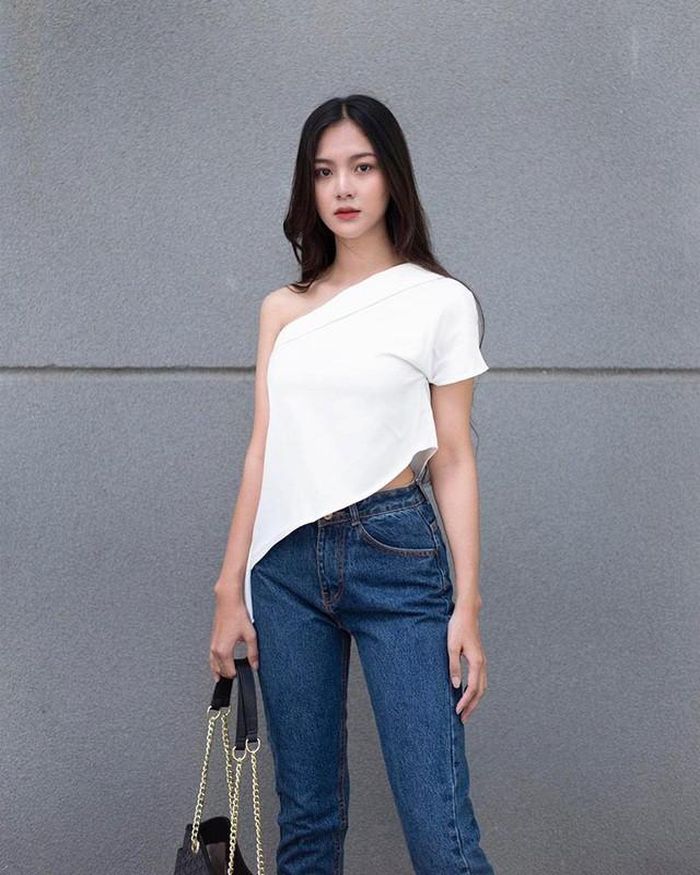 Qua một số hình ảnh đăng tải trên mạng xã hội, Tú Trinh được nhiều người biết đến hơn. Nữ sinh 10X bày tỏ, việc nổi tiếng trên mạng xã hội cũng không ảnh hưởng quá nhiều đến cuộc sống của cô.