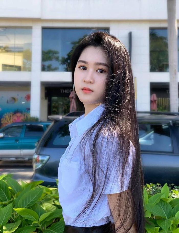 Võ Lê Tố Uyên là nữ sinh ĐH Tôn Đức Thắng nhận được nhiều lời nhận xét rằng cô có nét đẹp như diễn viên Hoa ngữ.
