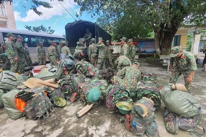 50 chiến sỹ trung đoàn 885, Bộ chị Huy quân sự tỉnh Quảng Nam chuẩn bị vào hiện trường