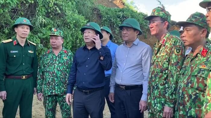 Phó thủ tướng Trịnh Đình Dũng chỉ đạo tại hiện trường. Ảnh: Zing.vn