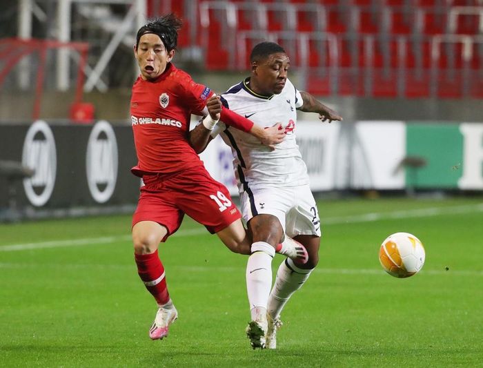 Xét về danh tiếng, Royal Antwerp không thể so sánh với Tottenham. Tuy nhiên, chủ nhà đã có màn thể hiện đầy ấn tượng trước đối thủ đến từ Premier League. Thầy trò HLV Ivan Leko sử dụng chiến thuật sở trường của Jose Mourinho, đó là phòng ngự phản công. 