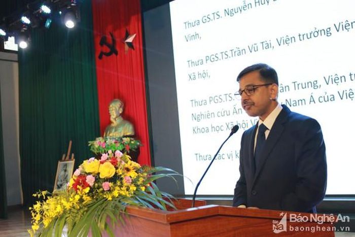 Ngài Pranay Verma - Đại sứ Đặc mệnh toàn quyền Ấn Độ tại Việt Nam phát biểu tại lễ khai mạc. Ảnh: Đ.C