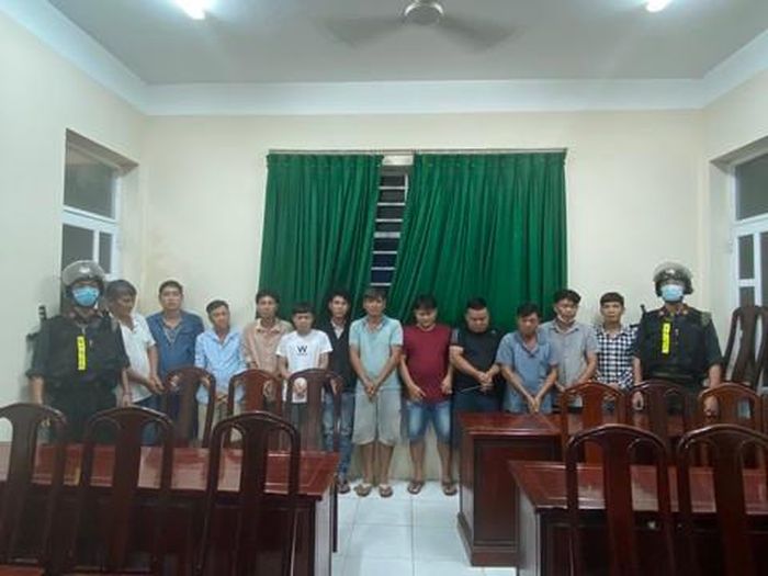 Các đối tượng tham gia đánh bạc bị tạm giữ