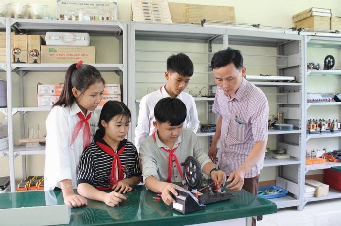 Tăng cường đổi mới giáo dục theo định hướng phát triển năng lực và phẩm chất học sinh