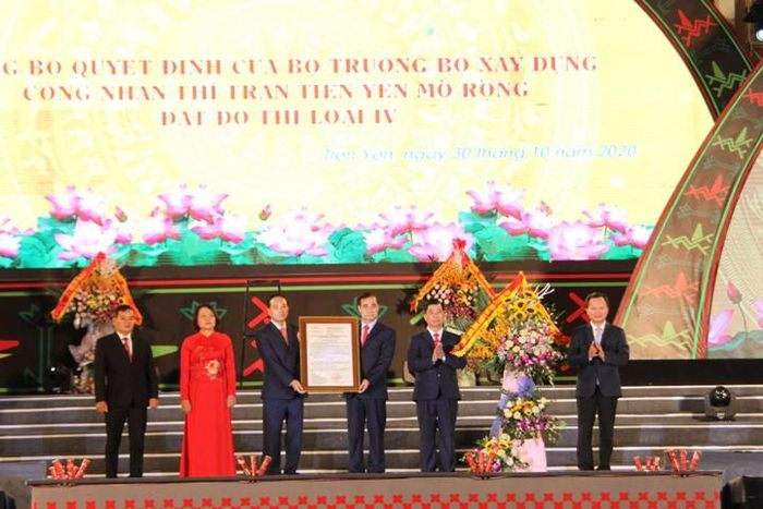 Tiên Yên đón nhận quyết định công nhận đạt đô thị loại IV