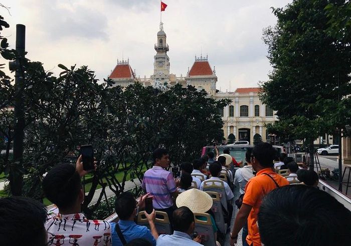 Du khách miền Bắc rất thích tìm hiểu, chiêm ngưỡng các kiến trúc cổ như UBND TP Hồ Chí Minh, Bưu điện trung tâm TP Hồ Chí Minh, Nhà thờ Đức Bà...