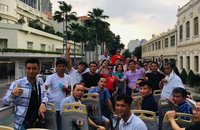 Du khách Quảng Ninh tham quan TP Hồ Chí Minh bằng xe buýt hai tầng Hop on-Hop off. Đây là sản phẩm du lịch mới của TP Hồ Chí Minh.