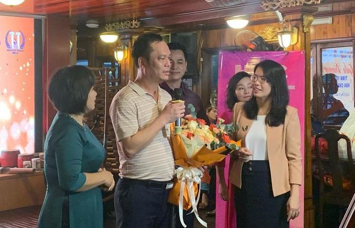 Đại diện đoàn du khách Quảng Ninh bày tỏ niềm vinh dự khi được lãnh đạo ngành du lịch TP Hồ Chí Minh tiếp đón nồng hậu thể hiện tinh thần mến khách của TP Hồ Chí Minh.