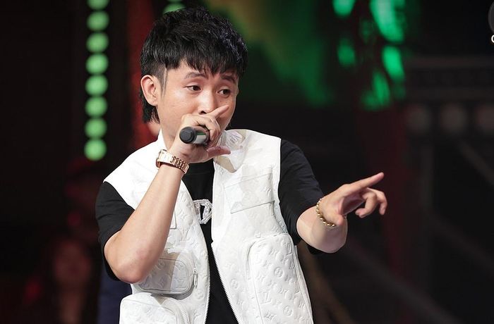 Ricky Star thắng Lăng LD trong trận đấu freestyle.