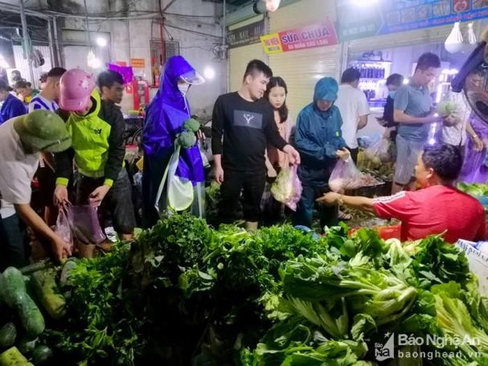 Rau xanh là thực phẩm tăng giá mạnh nhất, cung không đủ cầu hiện tại. Ảnh: Q.A