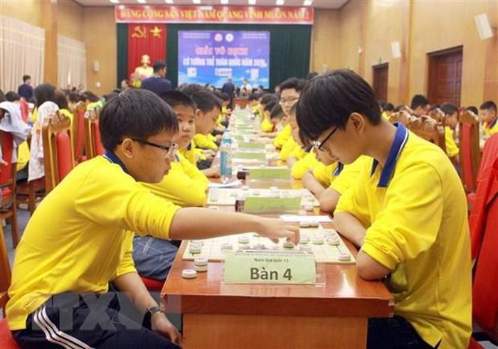 Các kỳ thủ thi đấu nội dung cờ nhanh cá nhân nam. (Ảnh: Đồng Thúy/TTXVN)
