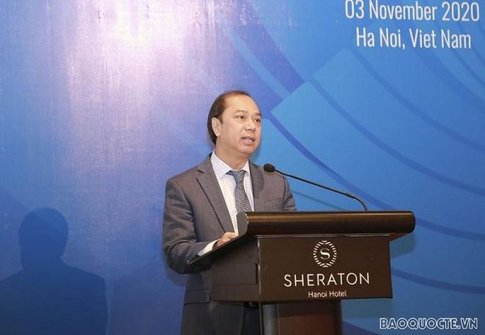Thứ trưởng Bộ Ngoại giao Nguyễn Quốc Dũng phát biểu tại hội thảo. Ảnh: Trung Hiếu/Báo Thế giới và Việt Nam.
