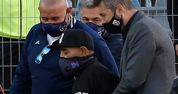 Maradona nhập viện hôm 2/11