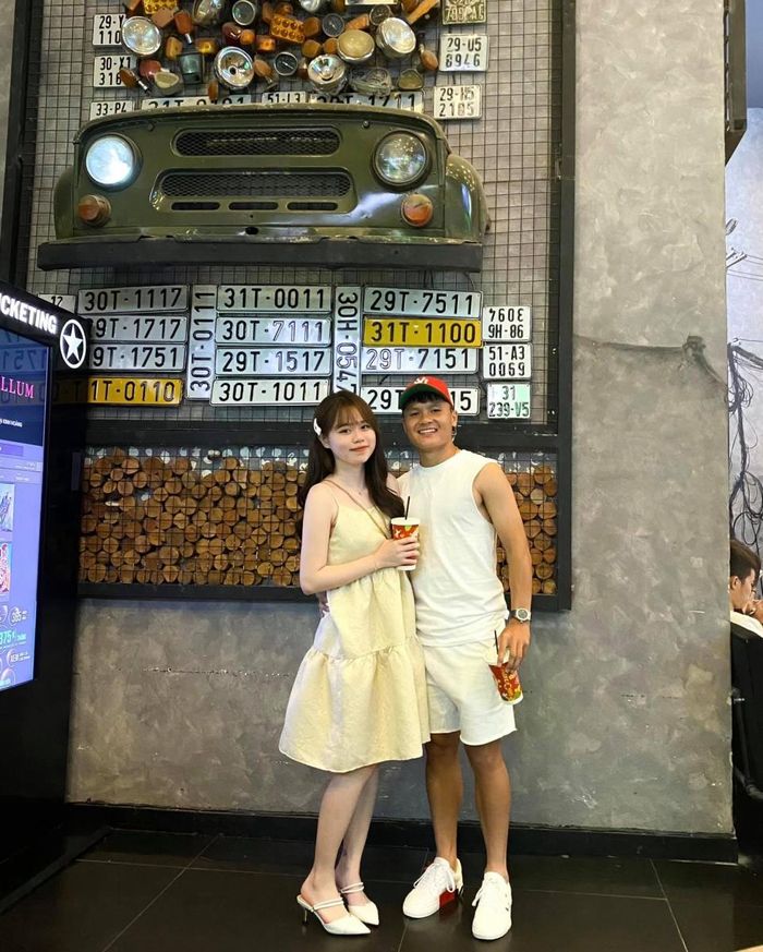  Về phía Quang Hải, anh chàng vẫn im lặng, xóa hết hình ảnh chung với Huỳnh Anh. Ảnh: FBNV. 