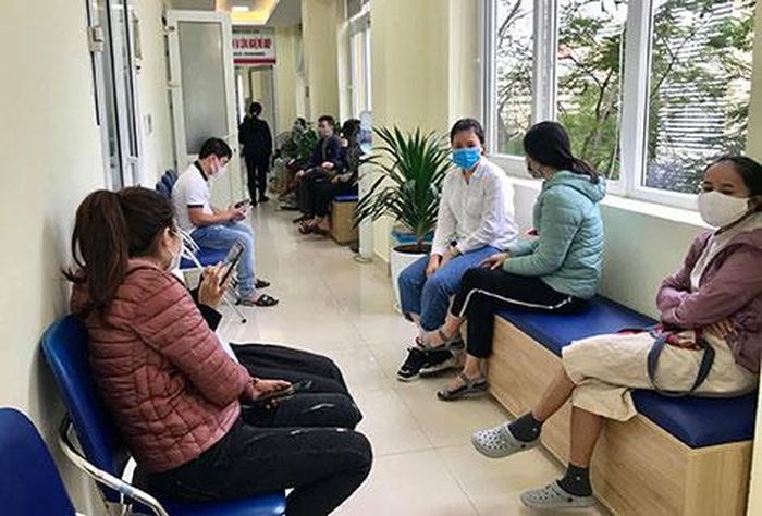 Bệnh nhân hiếm muộn chờ khám tại Trung tâm Hỗ trợ sinh sản và Công nghệ mô ghép - Bệnh viện Đại học Y Hà Nội. 