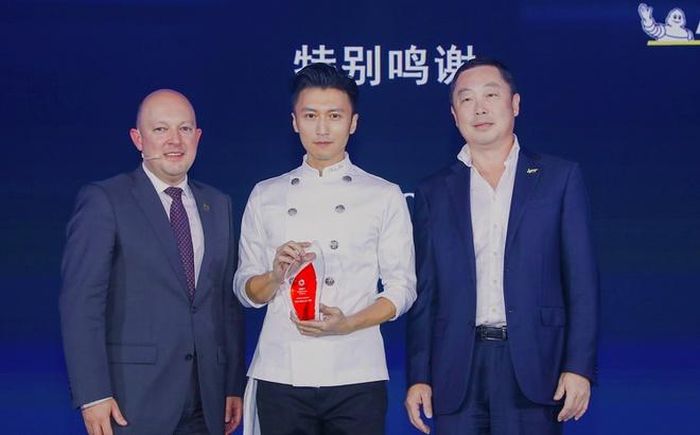  Nam ca sĩ muốn quảng bá ẩm thực Trung Quốc tới khách hàng quốc tế và các bạn trẻ. 