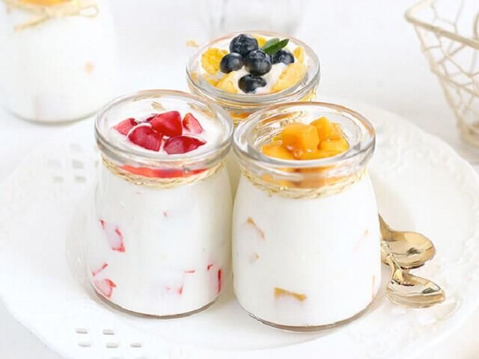 Sữa chua. Nghiên cứu chỉ ra rằng, probiotics có trong sữa chua tỏ ra hữu hiệu trong việc ngăn ngừa và điều trị ưng thư ruột kết. Đặc biệt, probiotics trong sữa chua có thể ức chế sự phát triển, sinh sản của vi khuẩn có hại trong đường tiêu hóa.