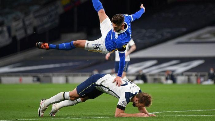 Tình huống Harry Kane được cho ranh ma gài đối thủ kiếm phạt đền cho Tottenham