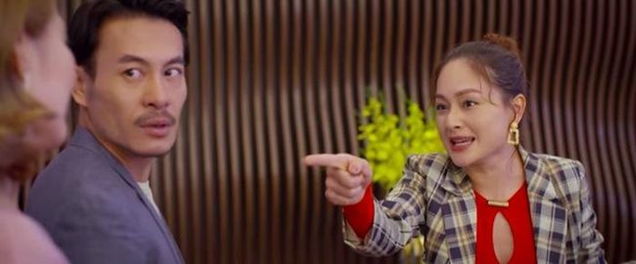 Muốn vào vai, bản thân phải tìm cách 'bình dân" hóa. Vì trước đó lấy chồng Tây nên trong cuộc sống của tôi không có khái niệm làm dâu nào. Có thể nói tôi là đứa con rất cương quyết đi theo lối sống mà mình muốn, mọi thứ hoàn toàn khác cô Dung này."