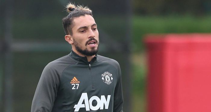 Telles có lý do phải lo lắng khi Pochettino tới
