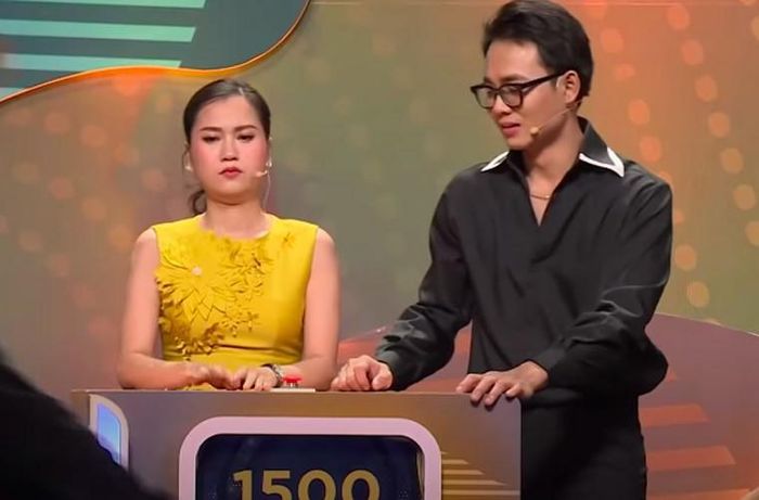 Mới đây, Lâm Vỹ Dạ trở thành đề tài bàn cãi khi bị cho là thể hiện thái độ cục cằn khi tham gia tập 2 chương trình “Khuôn mặt đáng tin”.