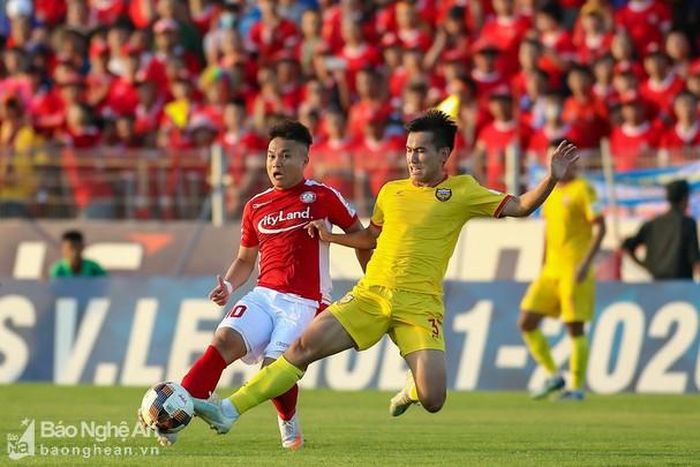 Trần Phi Sơn (áo đỏ). Ảnh tư liệu Xuân Thủy