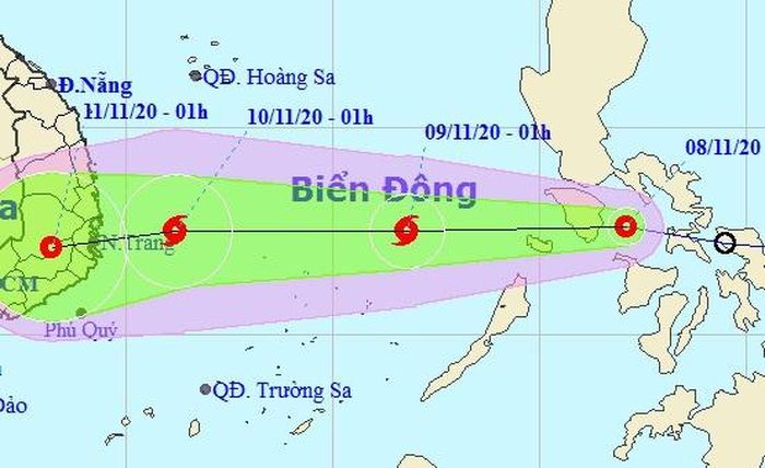 Dự báo đường đi của áp thấp nhiệt đới khả năng mạnh thành bão số 12 sau khi vào Biển Đông. Ảnh: NCHMF.