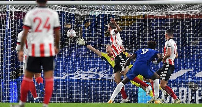 Abraham gỡ hòa cho Chelsea