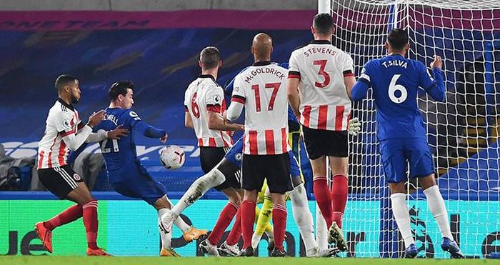 Chilwell đưa Chelsea vượt lên dẫn trước