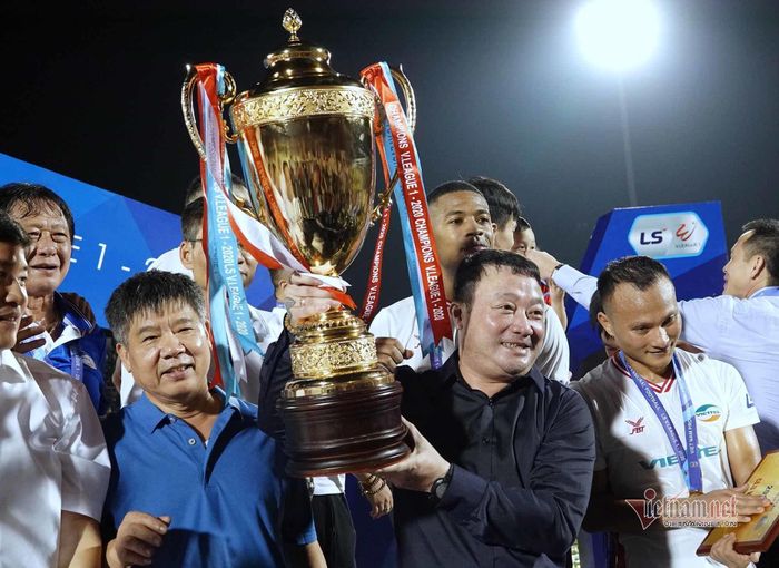 HLV Trương Việt Hoàng
