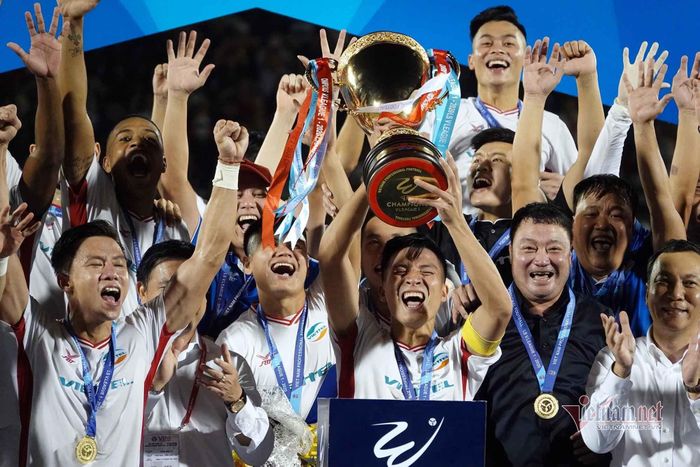 Cảm xúc nâng cúp của tân vương V-League