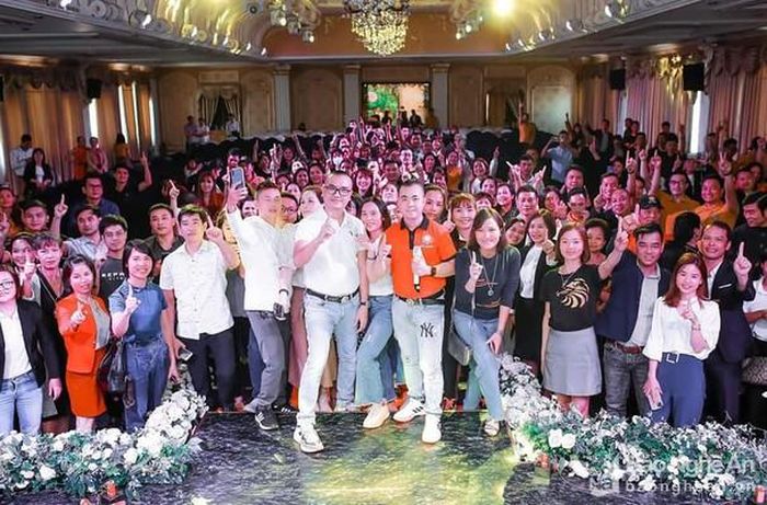 Một cuộc gặp mặt của các thành viên Lion Group mà các giáo viên ở Thanh Chương đăng tải lên mạng xã hội.