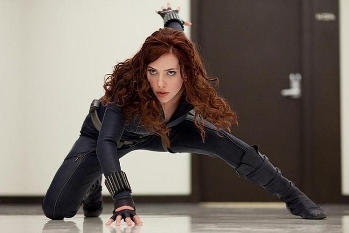  Trong quá trình ghi hình bộ phim Avengers: Age of Ultron, Scarlett Johansson đang mang thai. Vì vậy, trong nhiều phân đoạn, vai diễn Góa phụ đen của ngôi sao 36 tuổi phải nhờ đến diễn viên đóng thế. Ngoài ra, nhà sản xuất đã áp dụng công nghệ CGI để che bụng bầu của minh tinh trước khi phim công chiếu. 
