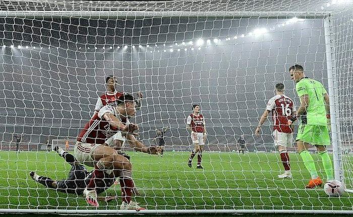 Arsenal thua sấp mặt tại Emirates